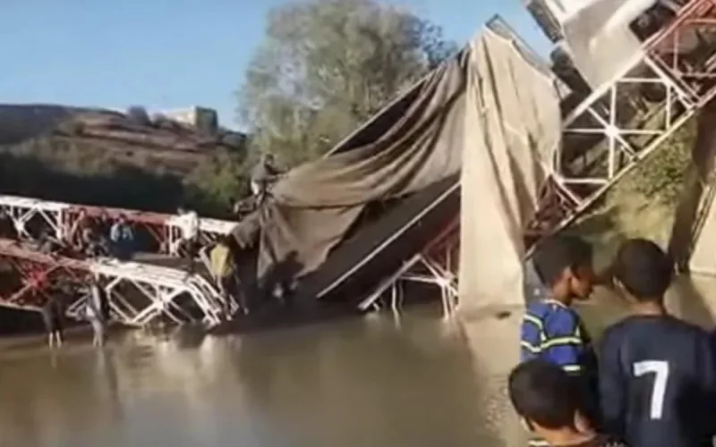 Azilal : ce pont n'a pas résisté au poids de ce camion (vidéo)