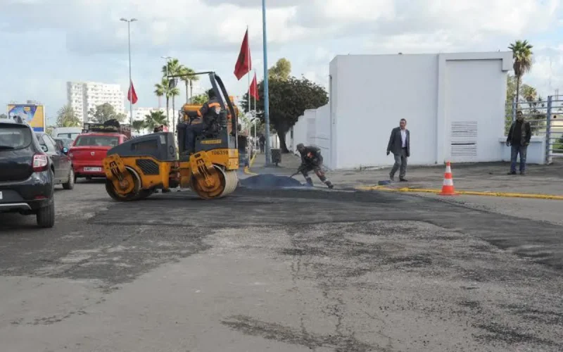 Le roi arrive, il faut embellir les rues (photos)