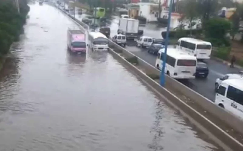 Lydec donne les raisons de l'inondation de l'autoroute de Aïn Sbaa (vidéo)