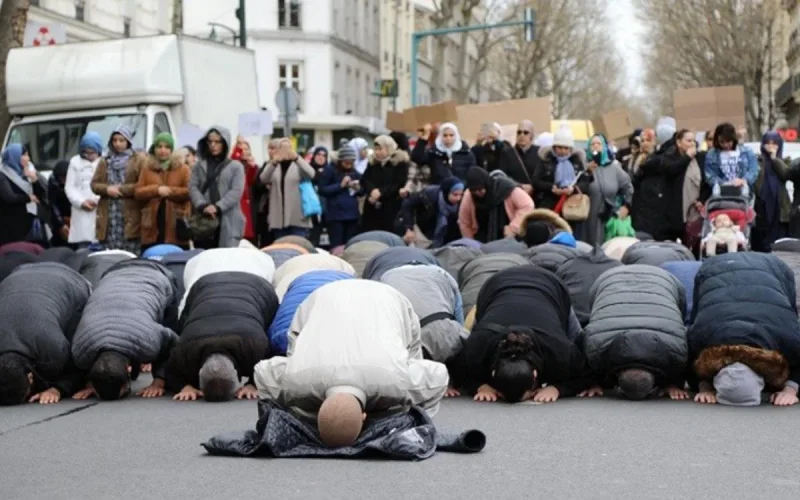 Clichy-la-Garenne : la police évacue par la force une mosquée
