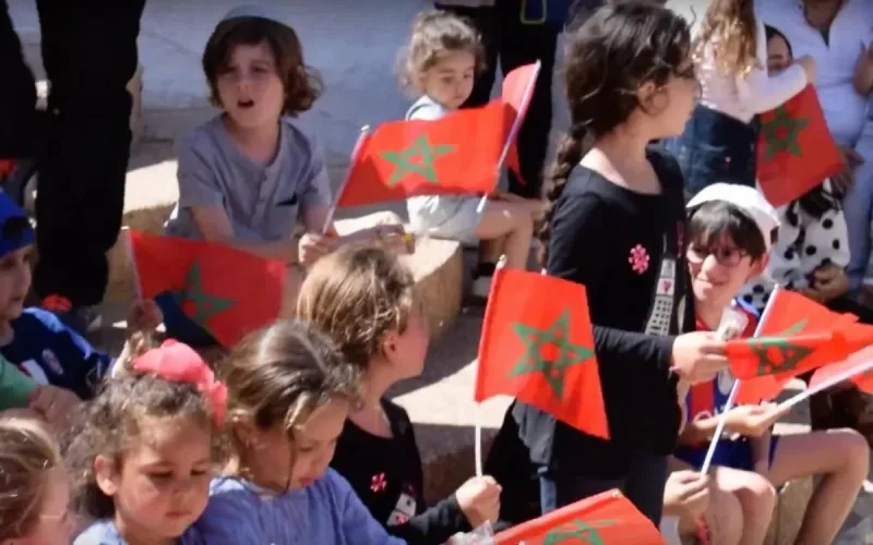Des juifs marocains fêtent Hiloula drapeaux à la main (vidéo)