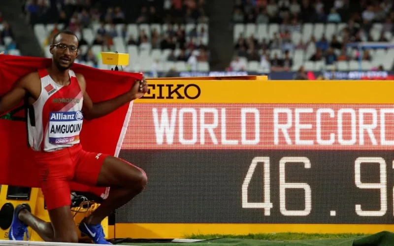 Le Marocain Mohamed Amguoun bat le record du monde du 400 mètres (vidéo)