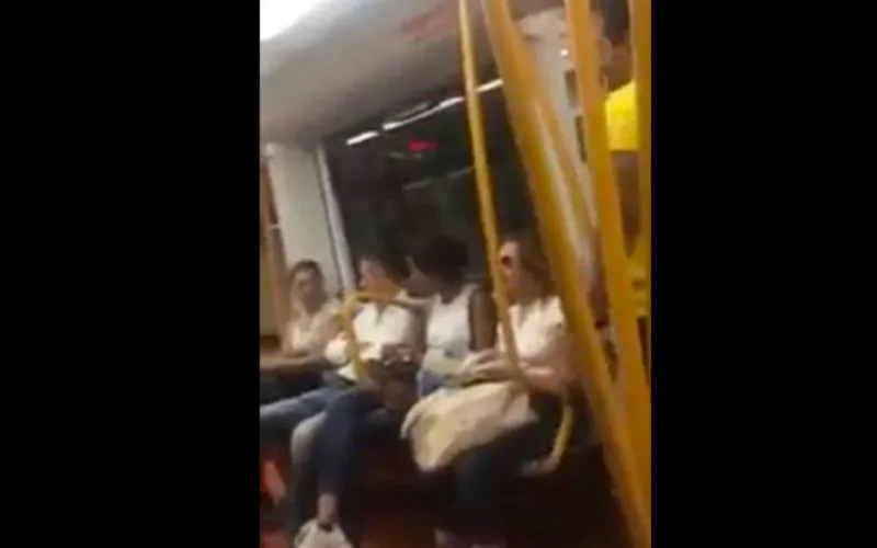 Un nazi chassé du métro de Madrid par les voyageurs pour avoir agressé des Marocains (vidéo)