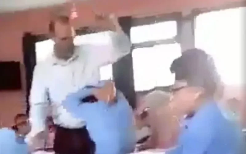 Maroc : le professeur ayant frappé un élève à coups de tuyau suspendu 