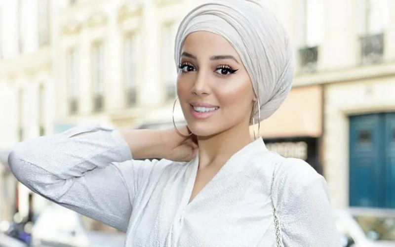 Polémique après l'apparition d'une femme voilée dans une pub pour l'Oréal