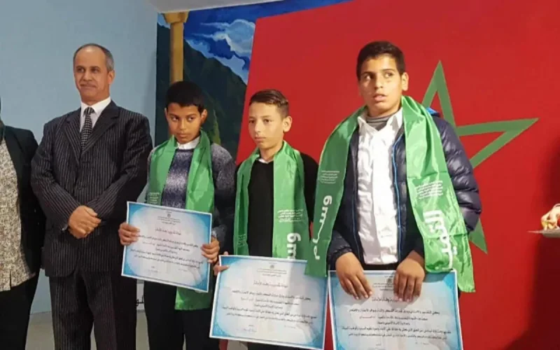 Maroc : des collégiens trouvent un sac rempli d'argent et le rendent à la police