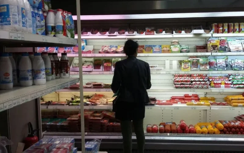 France : une manifestation de soutien à la supérette fermée car elle ne vend pas d'alcool ni de porc