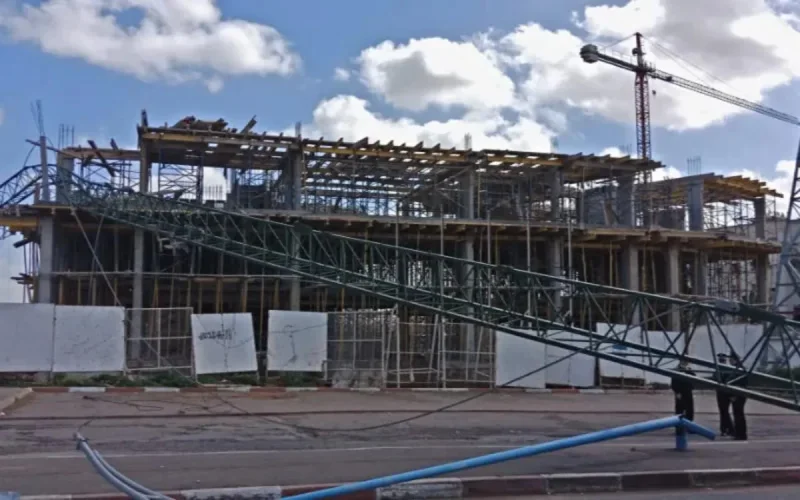 Deux morts et un blessé dans la chute d'une grue à Casablanca (vidéo)