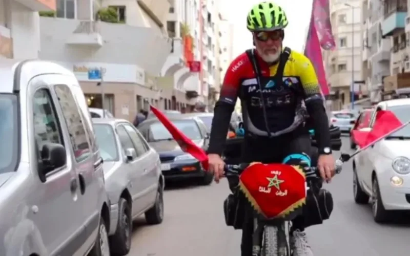 Un Marocain fait le voyage à la Mecque à vélo