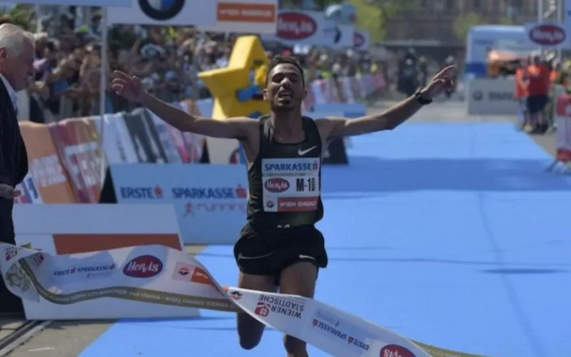 Le Marocain Salaheddine Bounasser remporte le marathon de Vienne
