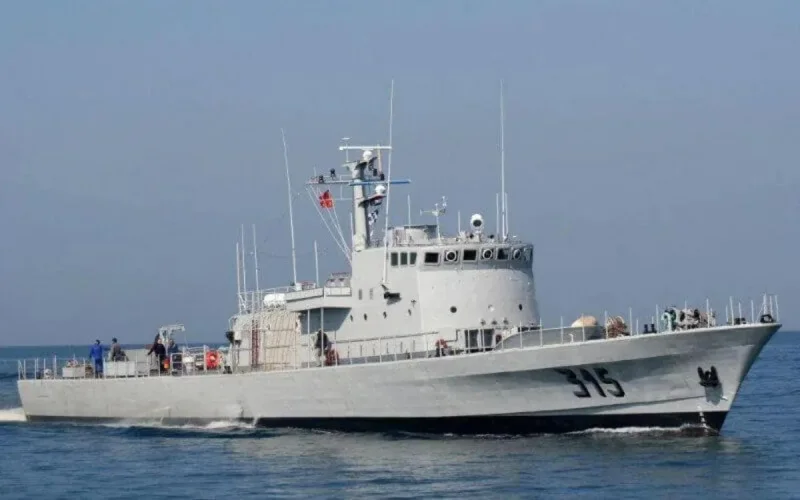 La marine royale marocaine sauve une quarantaine de migrants en mer