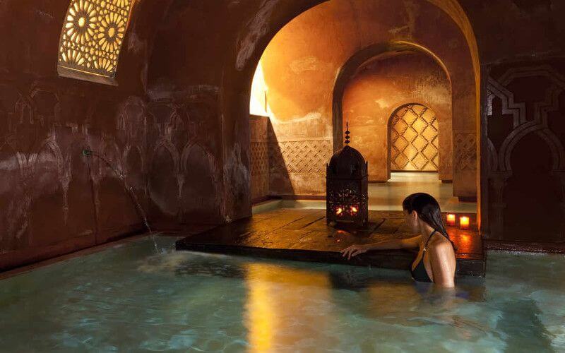 Maroc un propriétaire de Hammam arrêté pour avoir filmé des femmes nues