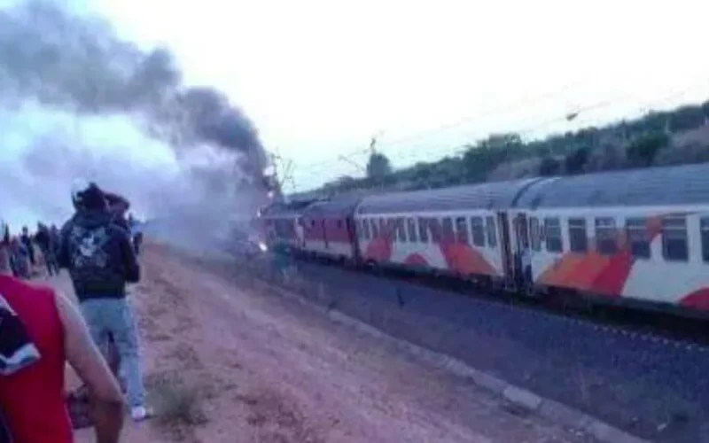 Maroc : un train entre Tanger et Oujda prend feu (vidéo)