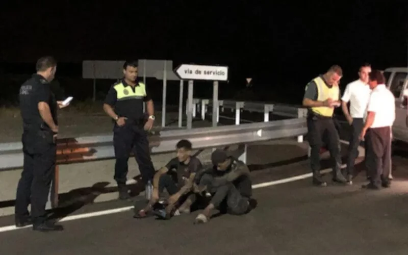 Espagne : deux mineurs clandestins marocains découverts près du moteur d'un bus (vidéo)