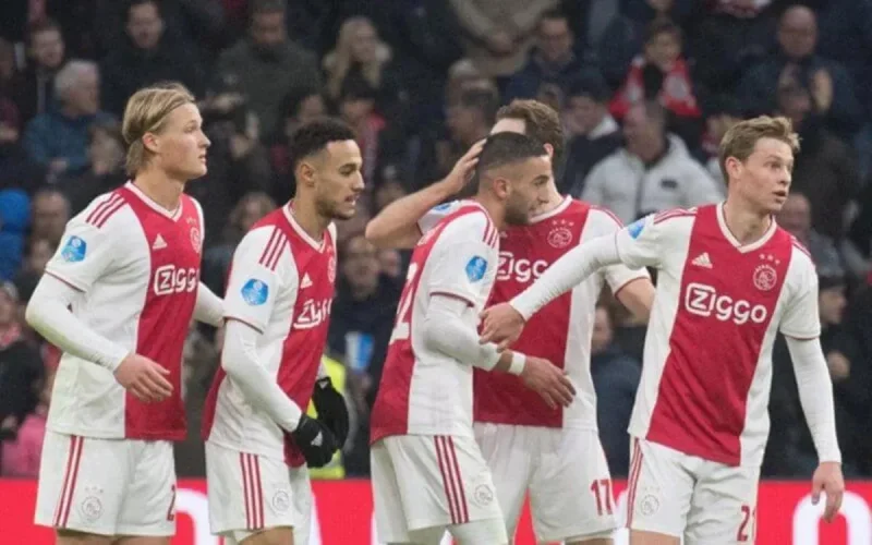Hakim Ziyech assure avec l'Ajax en marquant deux buts (vidéo)