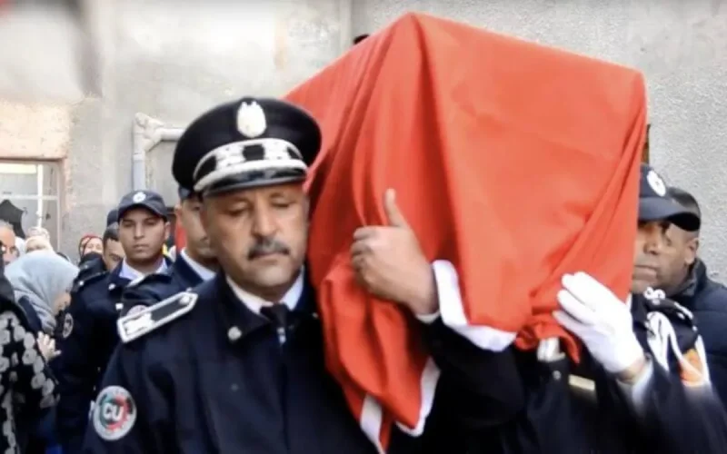 La police rend hommage à l'une des siens, décédée dans un accident. Elle était enceinte (vidéo)