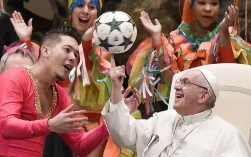 Botola : Le pape arrive. Rangez ces ballons !