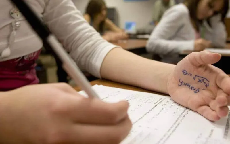 Baccalauréat : les tricheurs risquent gros