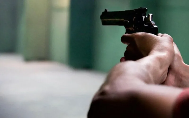 Des Marocains exhibent leurs armes à feu sur Facebook en direct