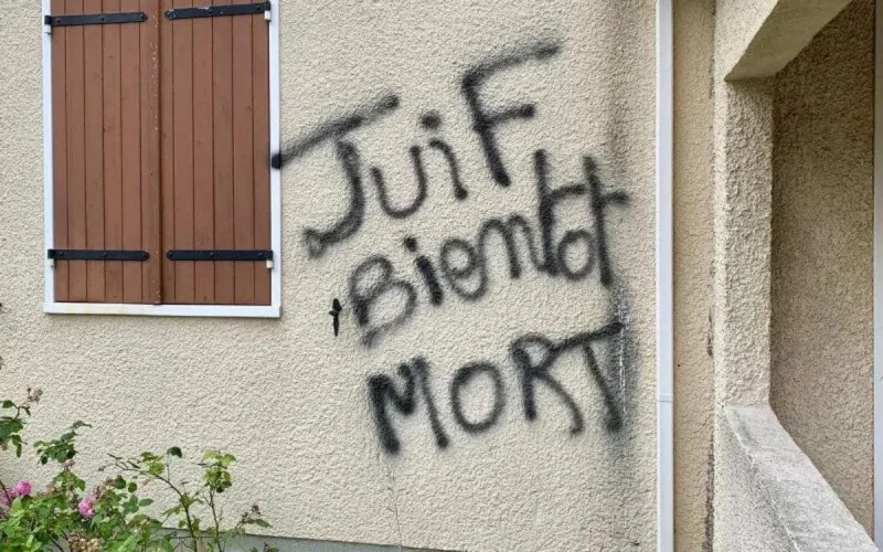 Latifa Ibn Ziaten menacée, ces tags qui l'ont bouleversée