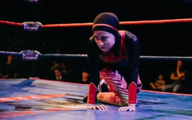 Phoenix, la catcheuse malaisienne en hijab (vidéo)