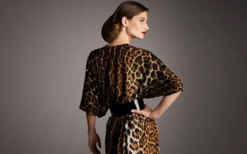 Yves Saint Laurent expose l'élégance de la femme marocaine à Marrakech