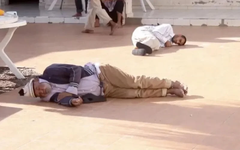 "Les gens meurent et vous ne bougez pas le doigt"