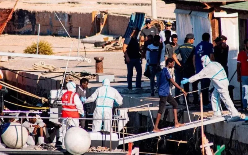 Italie : Salvini contraint de laisser débarquer des migrants