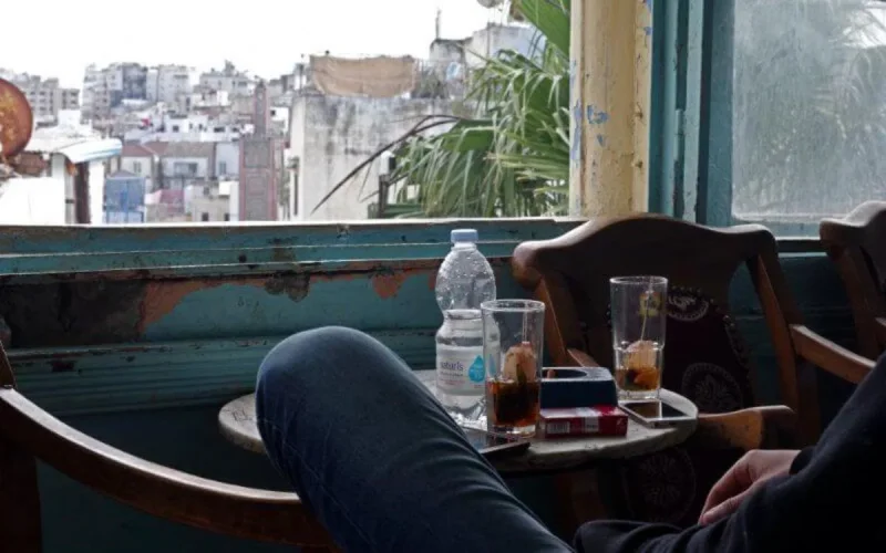 Casablanca : une proxénète propose un service tout compris dans son café