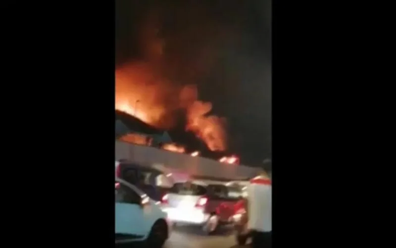 Plusieurs bus emportés par le feu à Casablanca (Vidéo)
