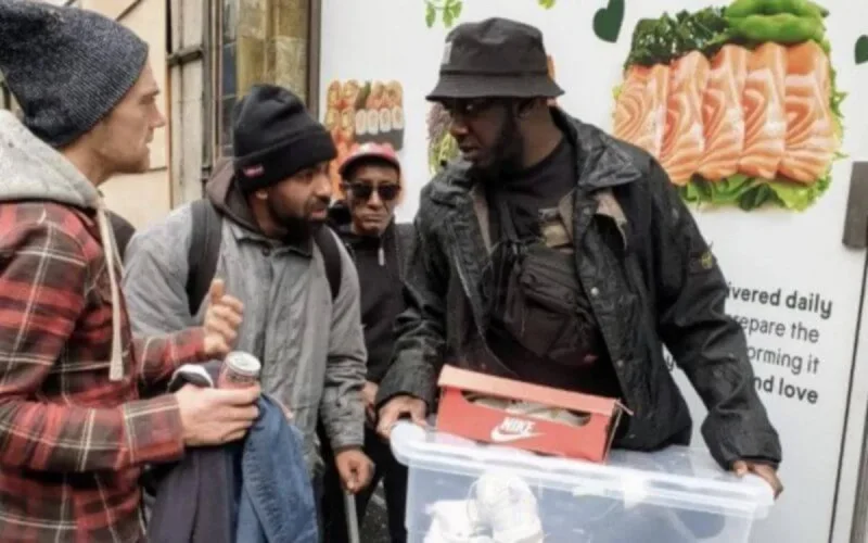 Converti à l'Islam, Moosa dédie sa vie aux SDF