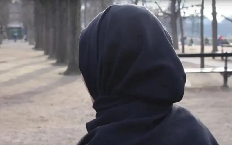 France : voilée, Malika subit "le mépris"