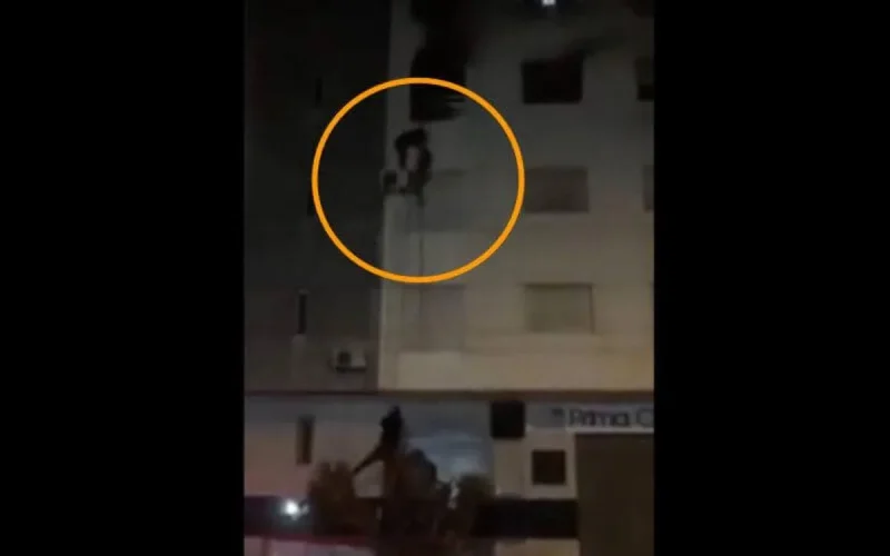 Cette femme a risqué sa vie pour sauver deux enfants (vidéo)