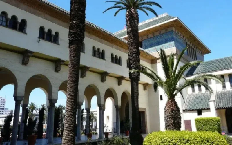 Un homme prive ses ayants droit de l'héritage et en fait don à son frère