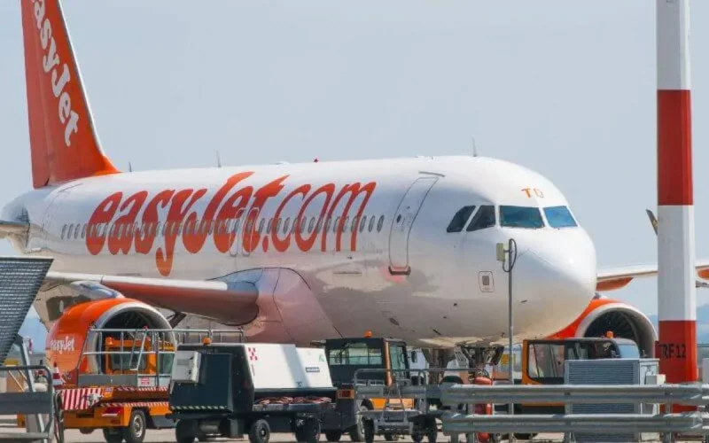 Il lance une fausse alerte à la bombe pour rattraper son vol