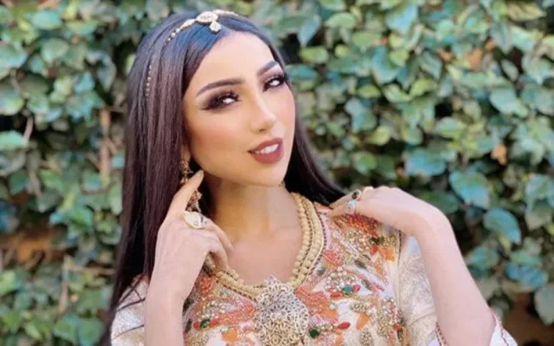 Dounia Batma lance des fleurs aux princesses et se fait lyncher sur Instagram