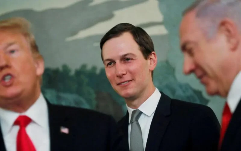 Soutien au "Deal du siècle" : le gouvernement très critiqué
