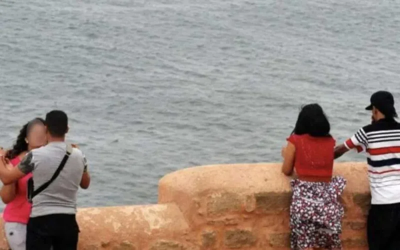 Chantage malsain pour éloigner la femme adultère de son fils