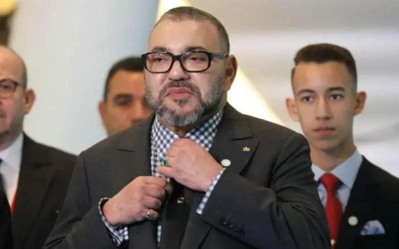 Mohammed VI est à Fès, les responsables en panique
