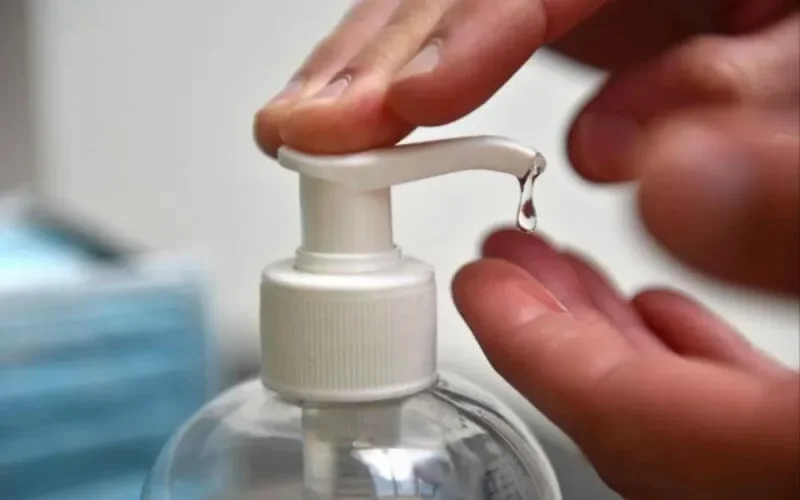 Coronavirus : les établissements appelés à avoir du savon liquide dans les toilettes