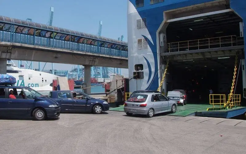  Coronavirus : les bateaux et les avions entre le Maroc et l'Espagne suspendus