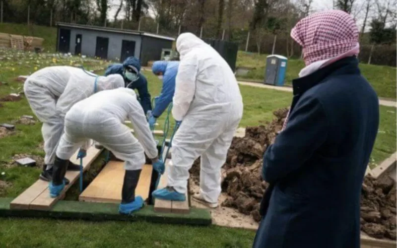 Les musulmans enterrés dans des fosses communes en Grande-Bretagne