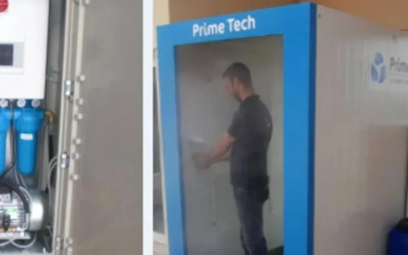 Un Marocain développe une cabine de désinfection pour contrer le coronavirus