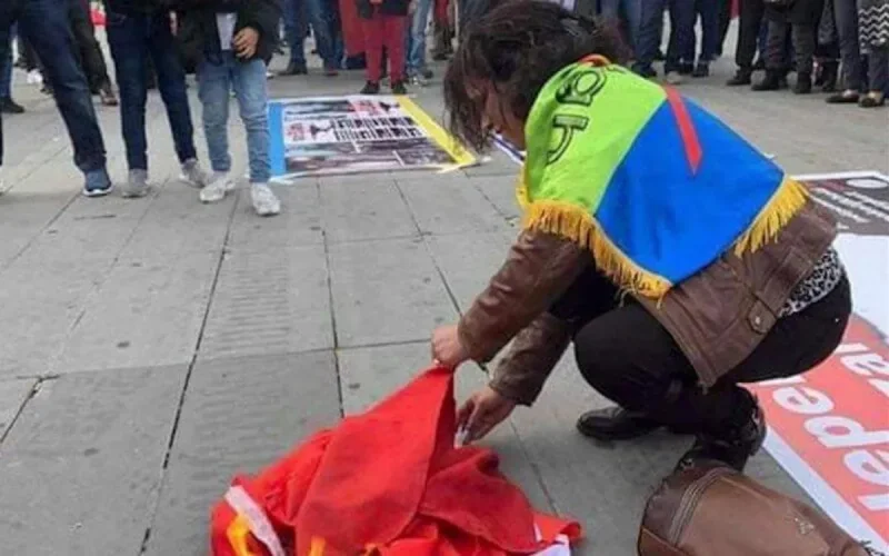 Brûler un drapeau en Allemagne vous enverra en prison