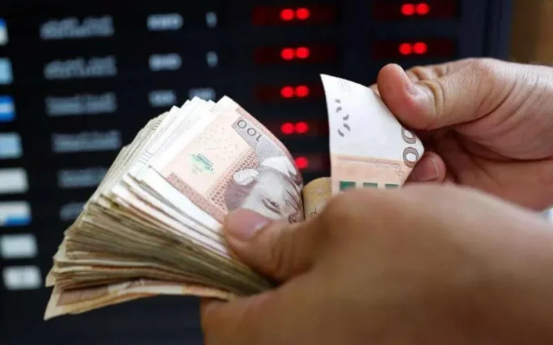 À cause du covid-19, les Marocains se ruent sur le cash