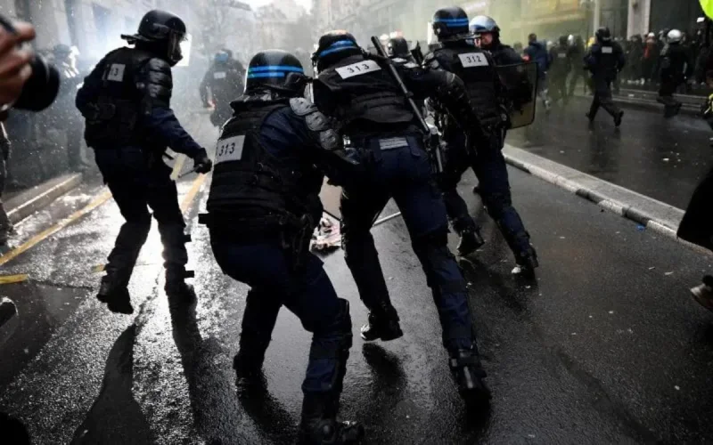 La France interdit la méthode d'interpellation dite "de l'étranglement"
