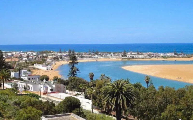 Au Maroc, les plages du nord s'adaptent à la crise sanitaire