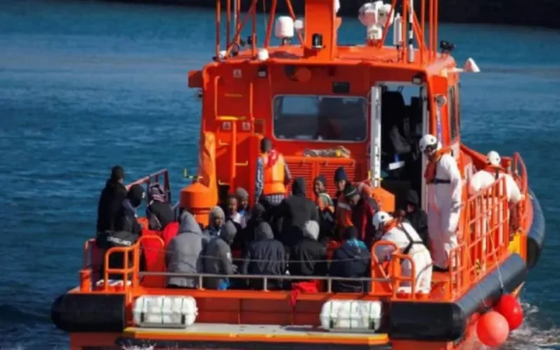 Covid-19 : des migrants secourus près d'Algésiras testés positifs 