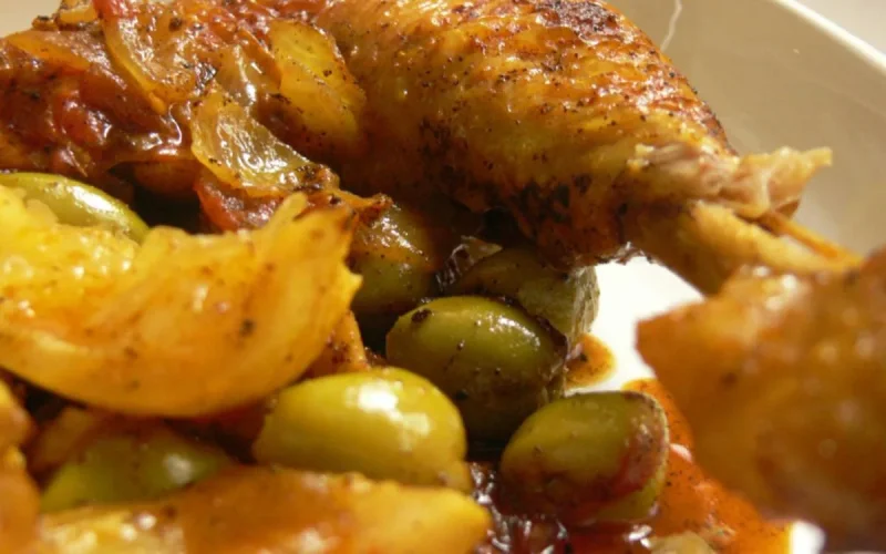 Tajine de poulet aux citrons confits et olives