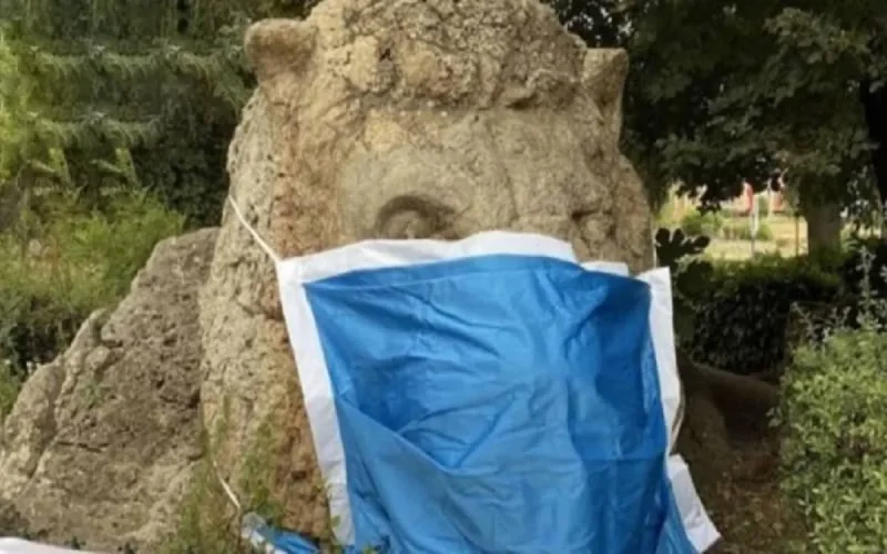 Le Lion d'Ifrane met aussi un masque, et vous ? 